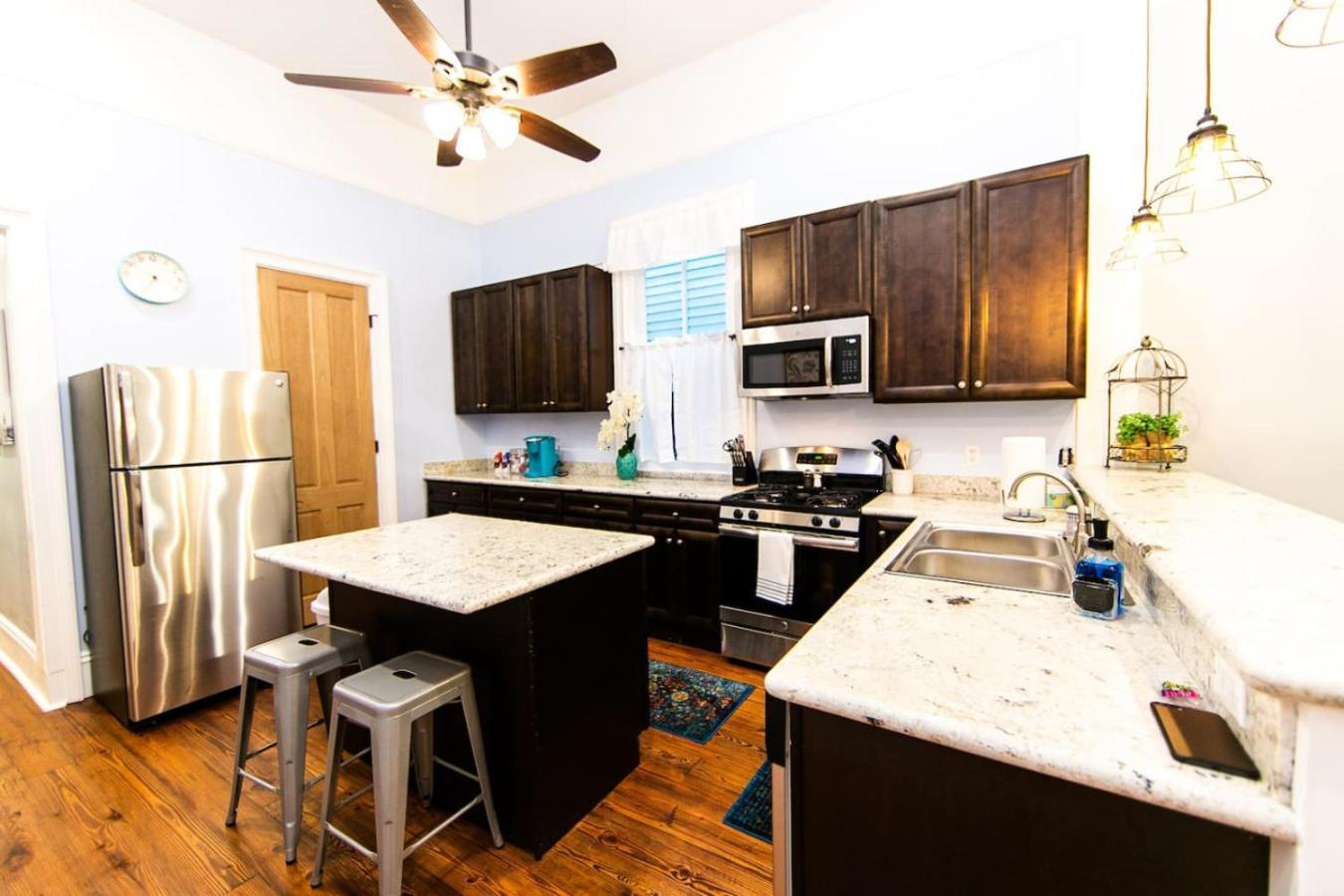 Elysian Historic - 4 Bed-4 Ensuite Baths Holiday home